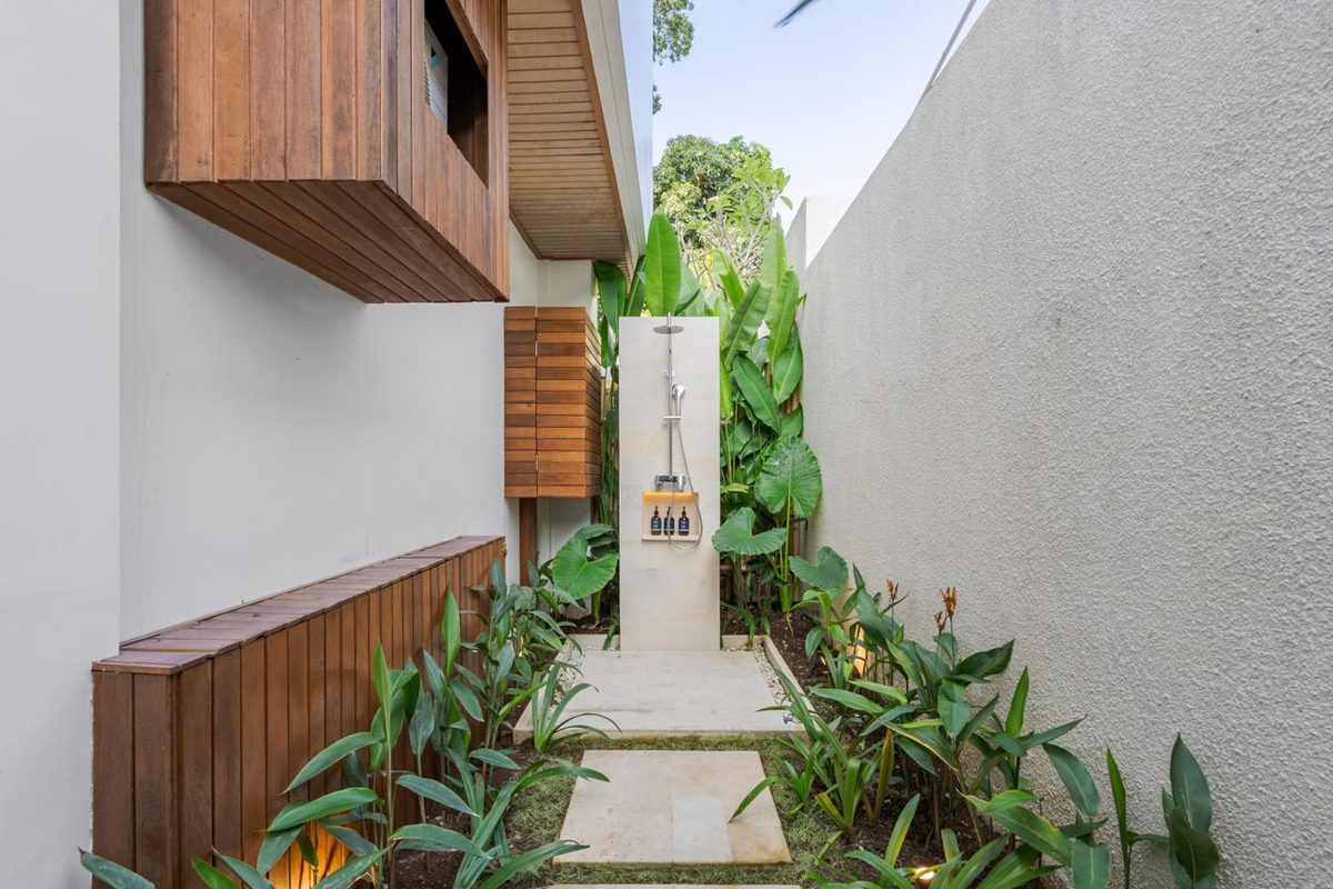 Outdoor tropical shower